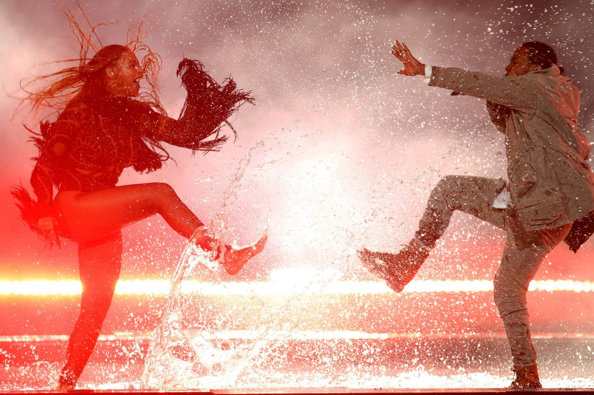 Kendrick Lamar & Beyoncé Open Up & Proceeds To Shut Down 2016 BET Awards w/ “Freedom”